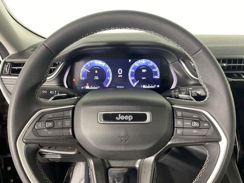 Used 2023 Jeep Grand Cherokee L Laredo AWD/4WD image 19