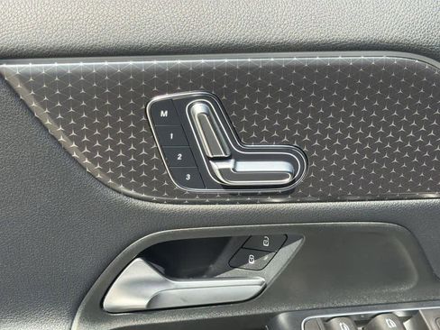 Used 2025 Mercedes-Benz GLA 250 4MATIC image 25