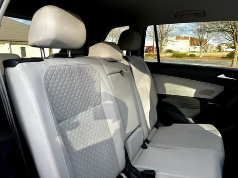 Used 2020 Volkswagen Tiguan S image 22