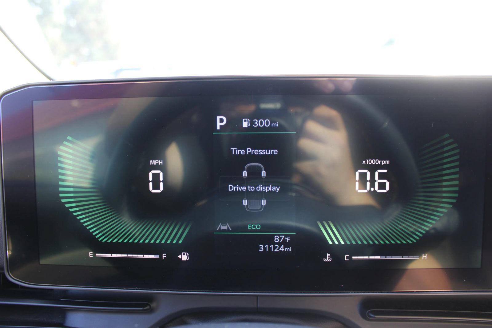 Used 2025 Kia Carnival FWD image 21