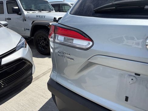 Used 2023 Toyota Corolla Cross LE FWD image 5