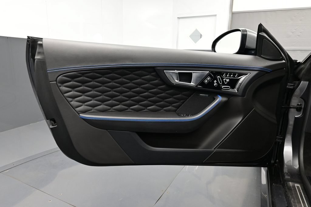 Used 2017 Jaguar F-TYPE SVR AWD/4WD image 7