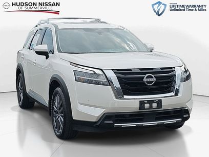Used 2024 Nissan Pathfinder SL w/ SL Premium Package