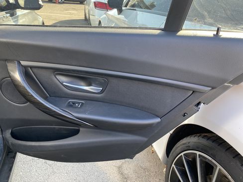 Used 2018 BMW 320i Sedan RWD image 20