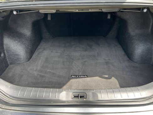 Used 2025 Nissan Altima 2.5 SV FWD image 31