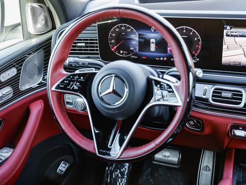 Certified 2025 Mercedes-Benz Maybach GLS 600 4MATIC image 13