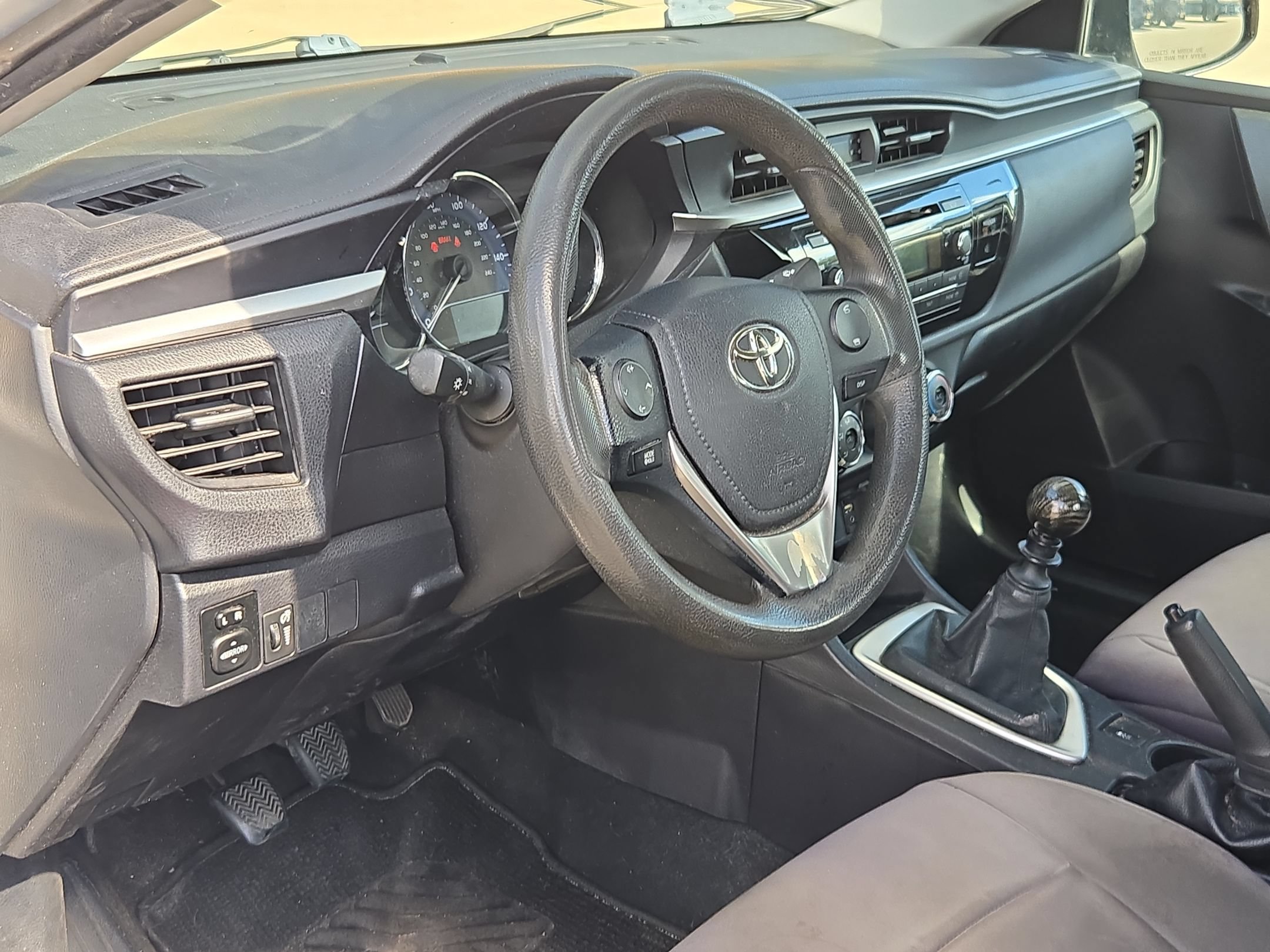 Used 2014 Toyota Corolla L FWD image 12