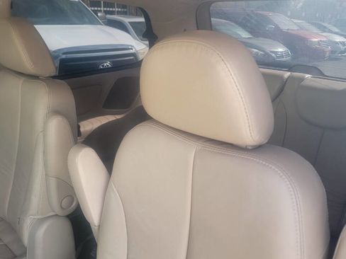 Used 2012 Kia Sedona EX w/ Luxury Pkg FWD image 27