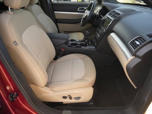 Used 2017 Ford Explorer XLT w/ Equipment Group 201A image 20