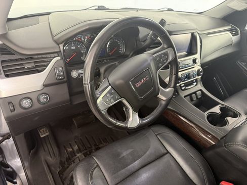 Used 2020 GMC Yukon XL SLT AWD/4WD image 19