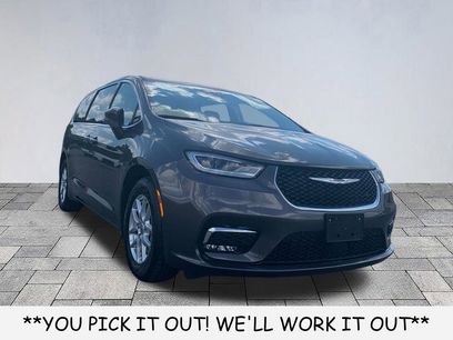 Used 2023 Chrysler Pacifica Touring-L