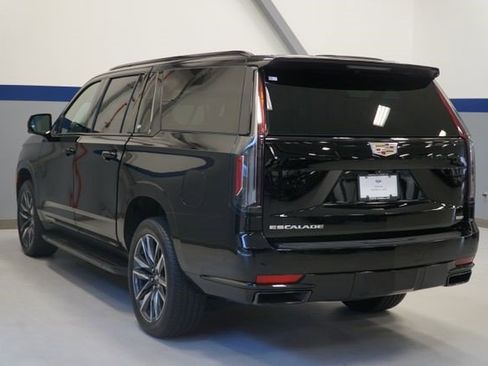 Certified 2022 Cadillac Escalade ESV Sport AWD/4WD image 3