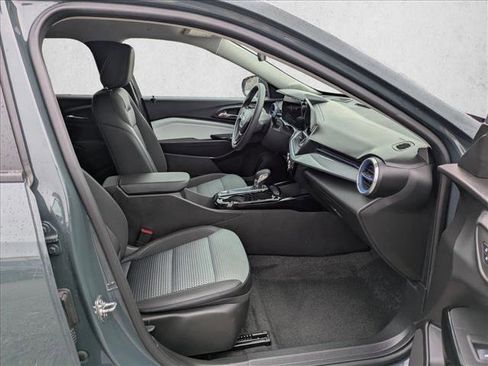 Used 2025 Chevrolet Trax LT image 25