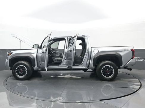 Used 2025 Toyota Tacoma TRD Off-Road image 32