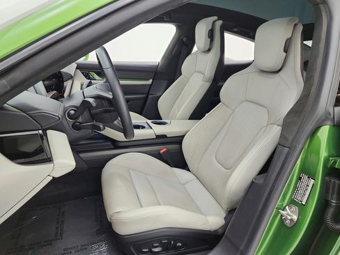 Used 2020 Porsche Taycan image 10