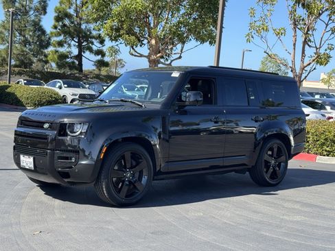 Used 2023 Land Rover Defender 130 X-Dynamic SE image 4