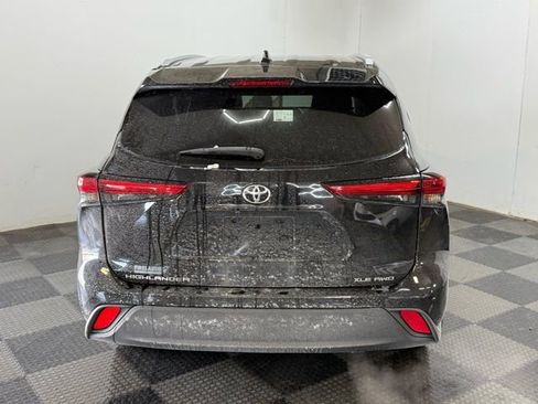 Used 2023 Toyota Highlander XLE image 10