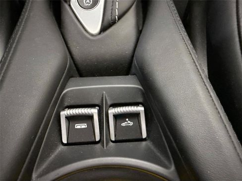 Used 2024 McLaren 750S Spider image 21