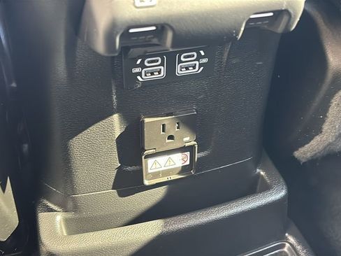 Used 2025 Jeep Wrangler Unlimited Sahara AWD/4WD image 9