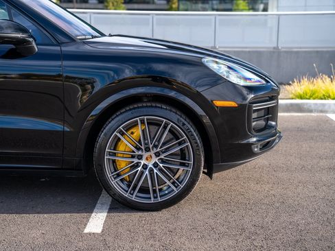 Certified 2021 Porsche Cayenne Turbo S AWD/4WD image 9