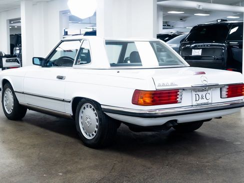 Used 1988 Mercedes-Benz 560 SL image 4