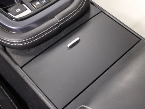 Used 2022 Jaguar F-TYPE R image 27