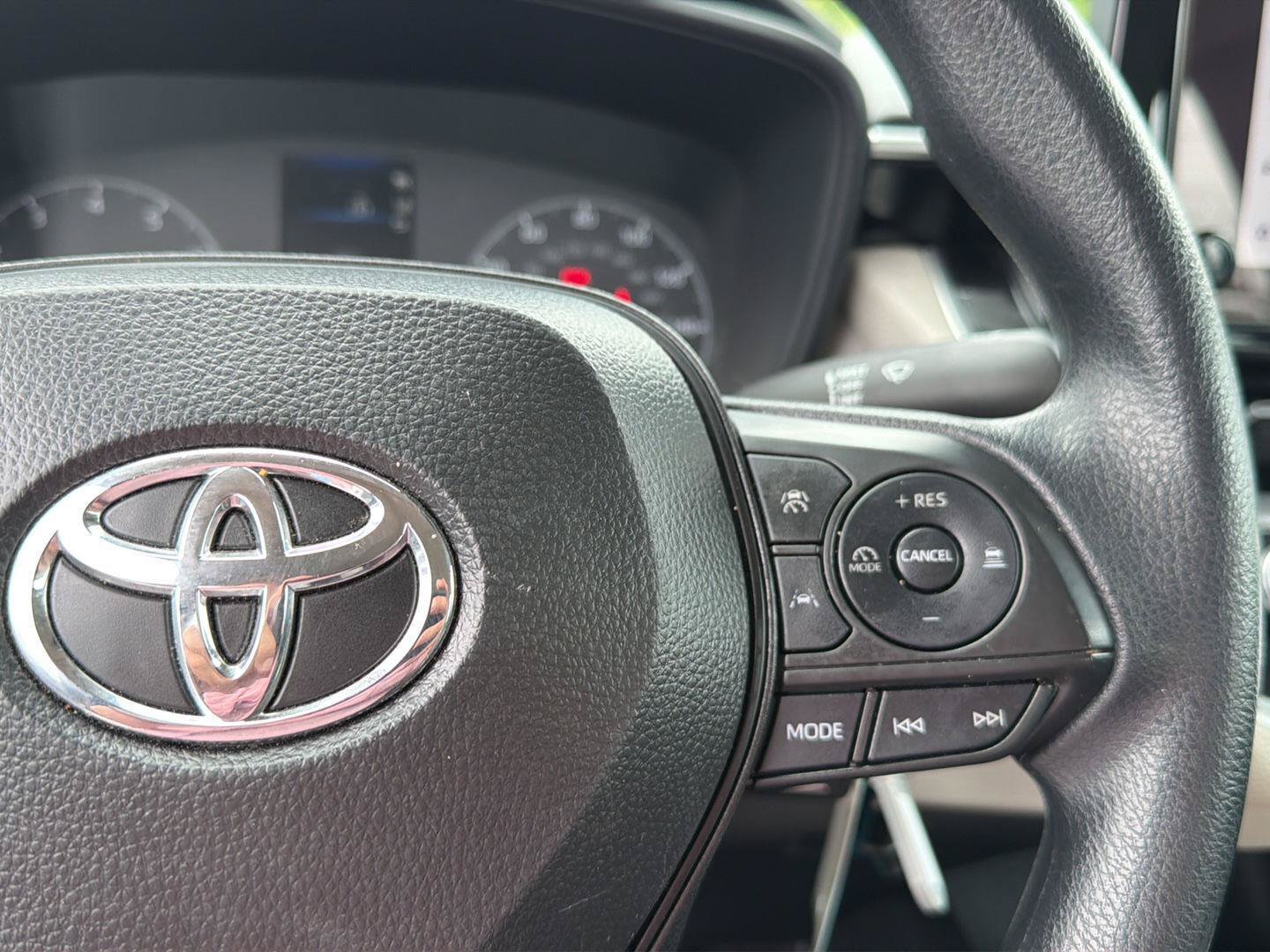 Used 2024 Toyota Corolla LE FWD image 21