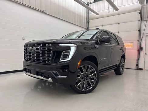 Used 2025 GMC Yukon Denali Ultimate AWD/4WD image 3
