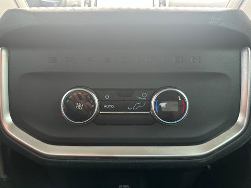 Used 2025 Ford Expedition Active AWD/4WD image 41