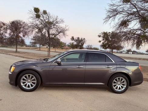 Used 2013 Chrysler 300 C image 2