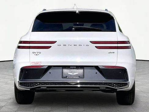Certified 2026 Genesis GV70 2.5T AWD/4WD image 4