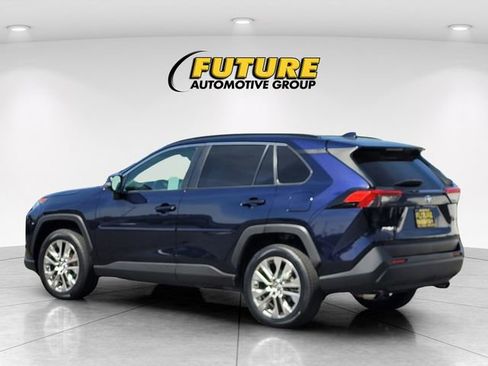 Used 2020 Toyota RAV4 XLE Premium image 7