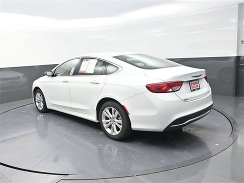 Used 2016 Chrysler 200 Limited image 5