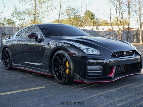 Used 2023 Nissan GT-R NISMO w/ Floor Mat Package AWD/4WD image 12
