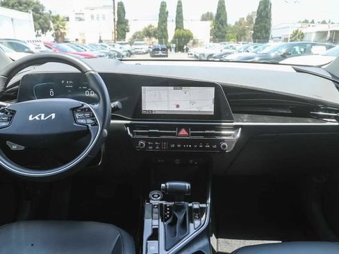 Certified 2025 Kia Niro EX FWD image 13