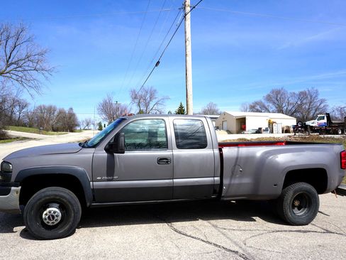 Used 2004 GMC Sierra 3500 4x4 Extended Cab w/ Heavy-Duty Power Package image 2