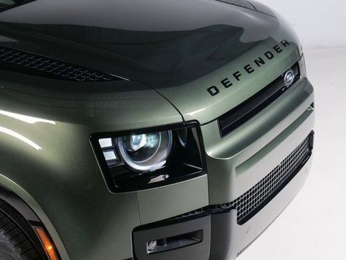 New 2026 Land Rover Defender 130 X-Dynamic SE image 30