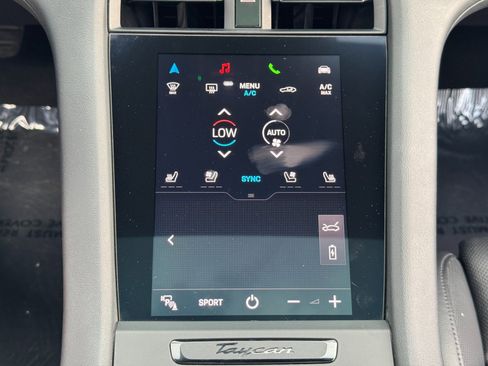 Used 2021 Porsche Taycan image 33