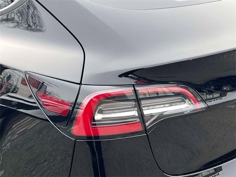 Used 2022 Tesla Model 3 Long Range image 11