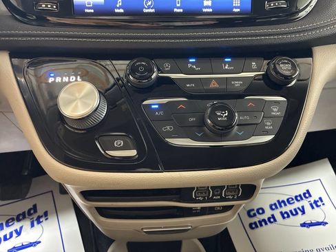 Used 2022 Chrysler Pacifica Touring-L FWD image 20