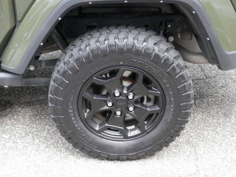 Used 2023 Jeep Gladiator Sport AWD/4WD image 12
