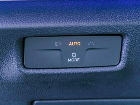 New 2025 Volkswagen Tiguan SE image 21