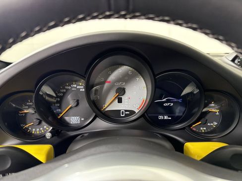 Certified 2015 Porsche 911 GT3 RWD image 34