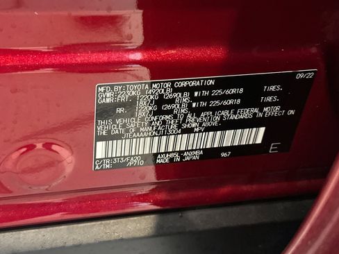 Certified 2022 Toyota Venza LE image 29