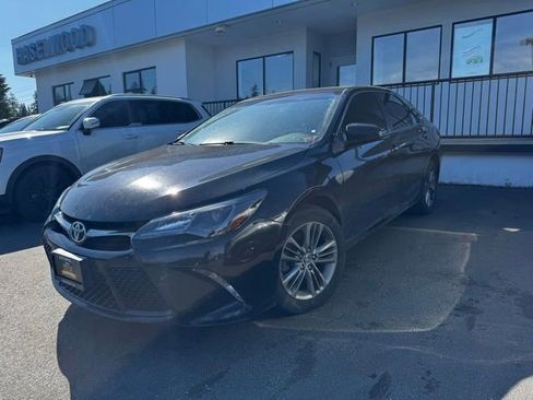 Used 2015 Toyota Camry SE FWD image 3