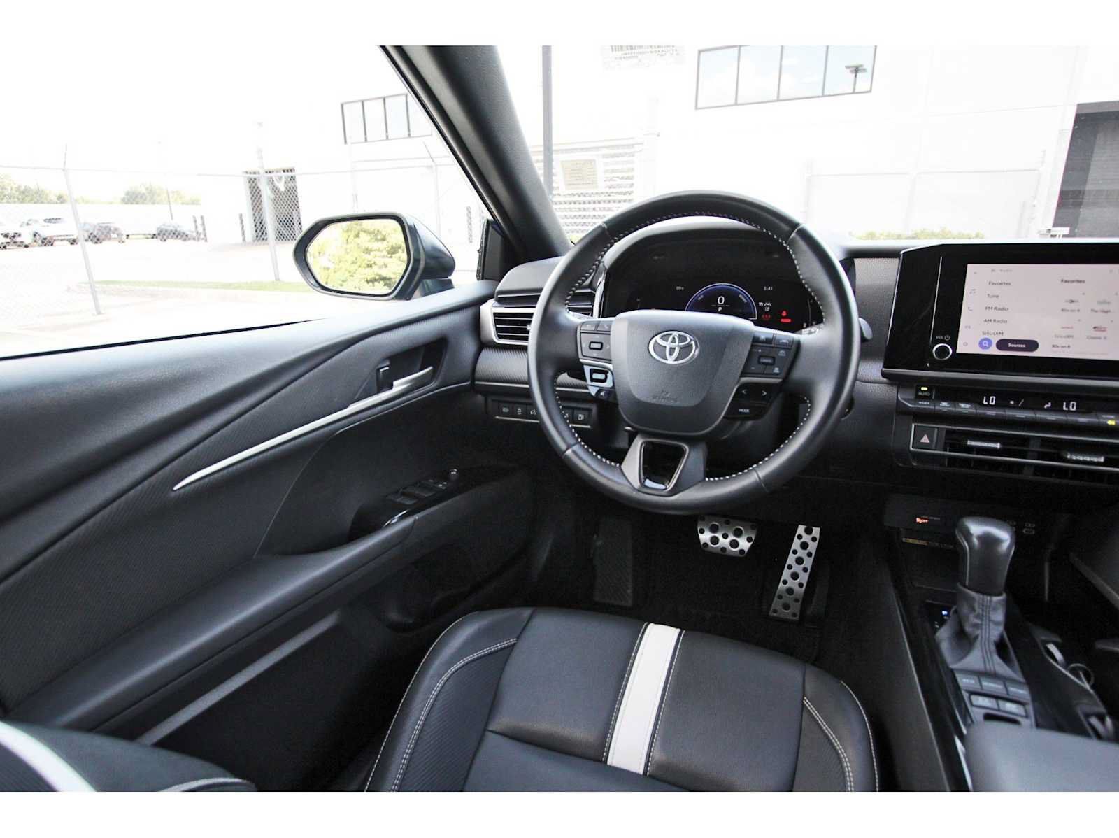 Used 2025 Toyota Camry SE FWD image 6