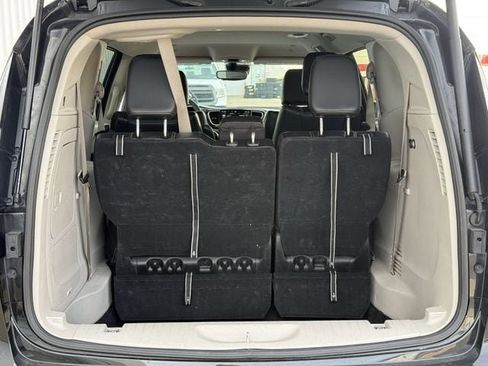 Used 2024 Chrysler Pacifica Select image 33
