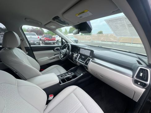 Used 2023 Kia Sorento EX AWD/4WD image 11
