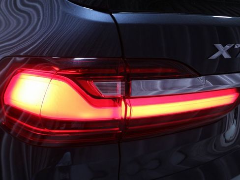 Used 2022 BMW X7 xDrive40i w/ Parking Assistance Package image 8