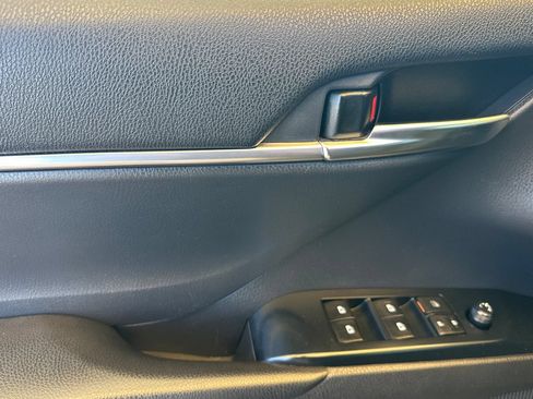 Certified 2020 Toyota Camry SE FWD image 12